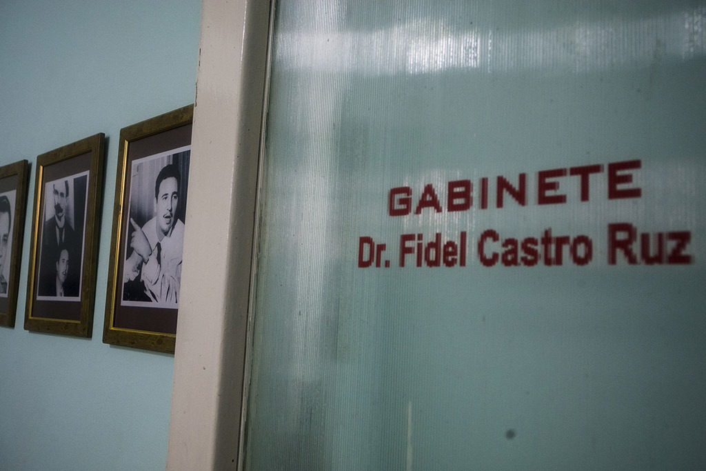 Gabinete Dr. Fidel Castro. 